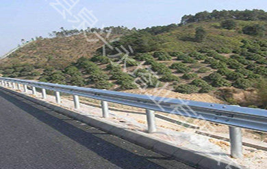 公路防撞波形護欄板-4.jpg